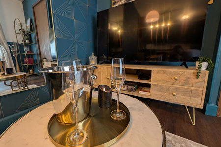 Salon art déco tout confort TV4K